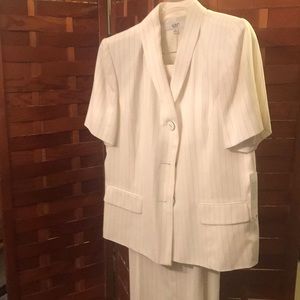 NWT Le Suit White with black pinstripe suit